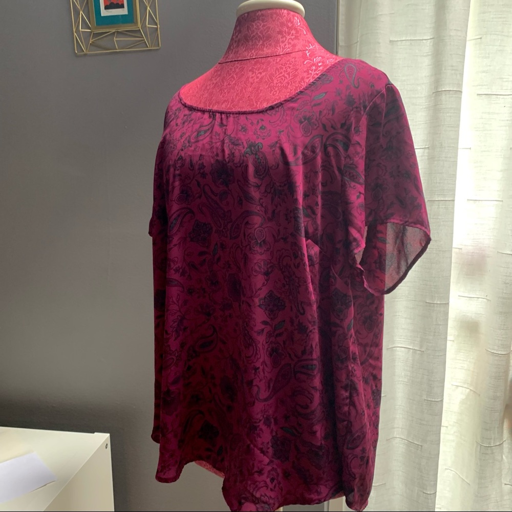 TORRID ABBEY PURPLE PAISLEY TOP - Size 1